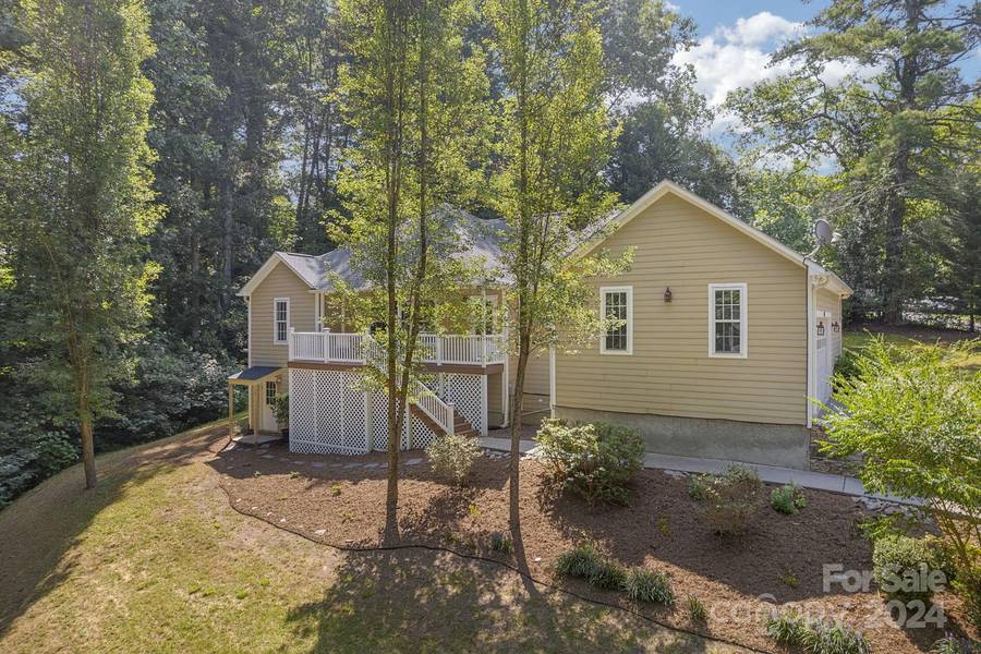 904 Mills Gap RD, Fletcher, NC 28732