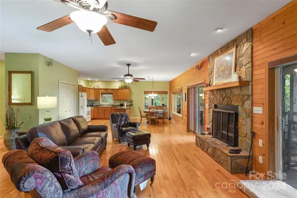 Bakersville, NC 28705,65 Hickory Nut Gap RD