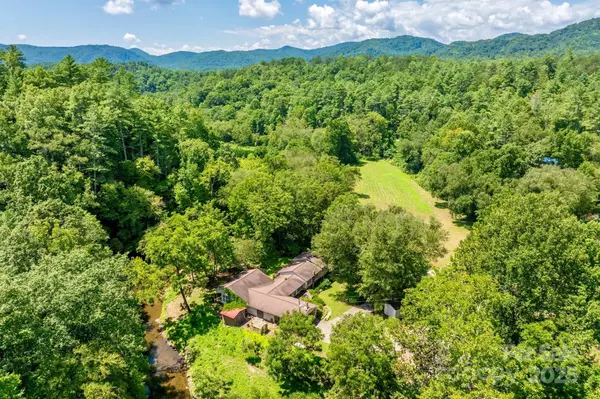 Collettsville, NC 28611,3050 Old Johns River RD