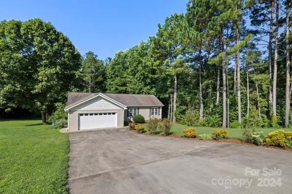 Granite Falls, NC 28630,5252 Tornado CIR