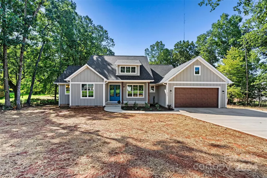 3098 Hipp RD, Iron Station, NC 28080