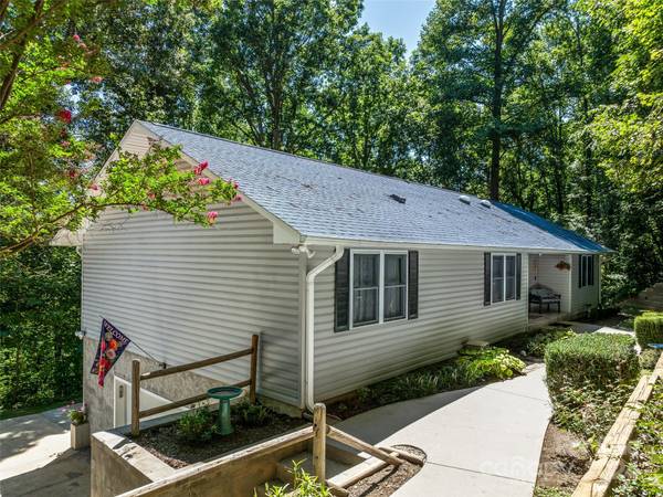 11 Cedar Summit RD, Asheville, NC 28803