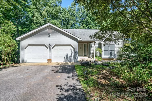 Tryon, NC 28782,81 Carpenters LN
