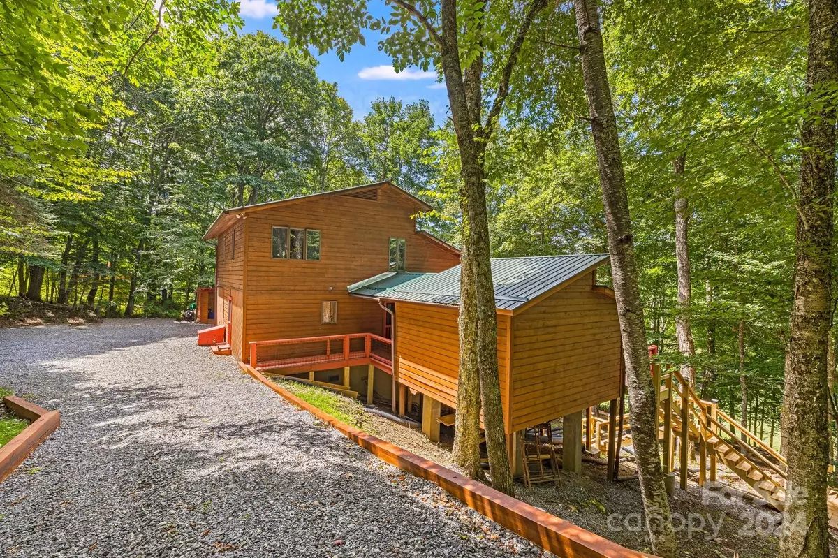 Mars Hill, NC 28754,101 Oakridge CT #701/700