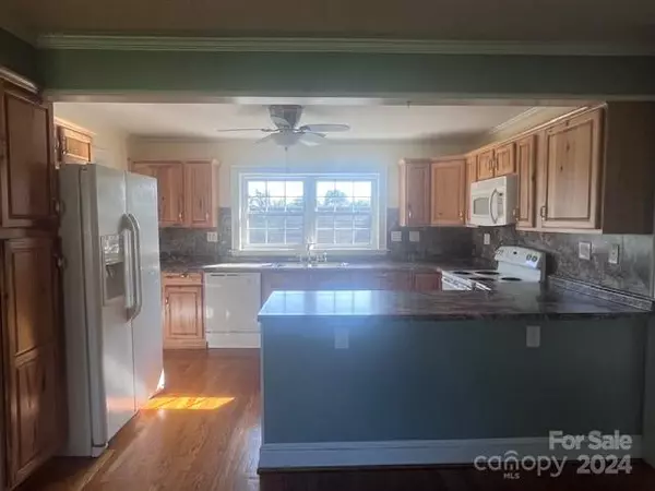 Lenoir, NC 28645,501 Kentwood ST