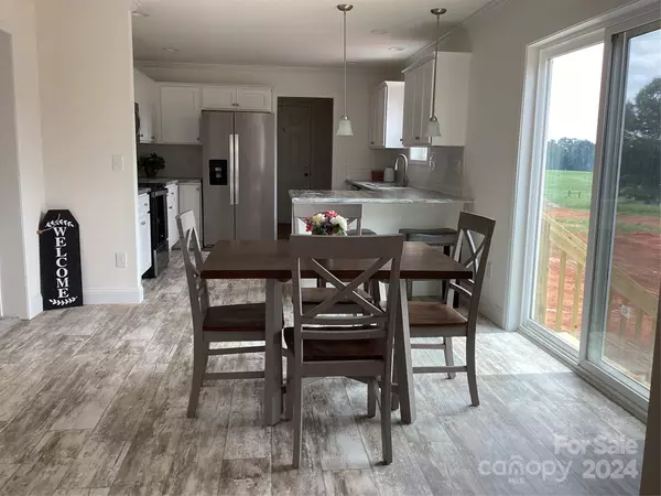 Troutman, NC 28166,561 Perry RD #8