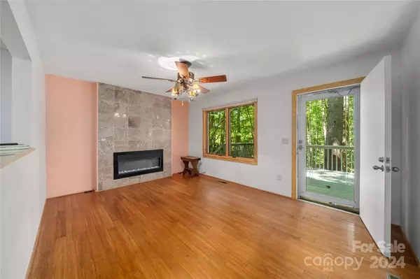 Maggie Valley, NC 28751,221 Holland DR