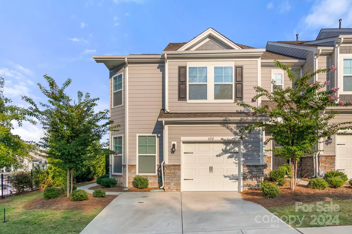 Lake Wylie, SC 29710,652 Cypress Glen LN