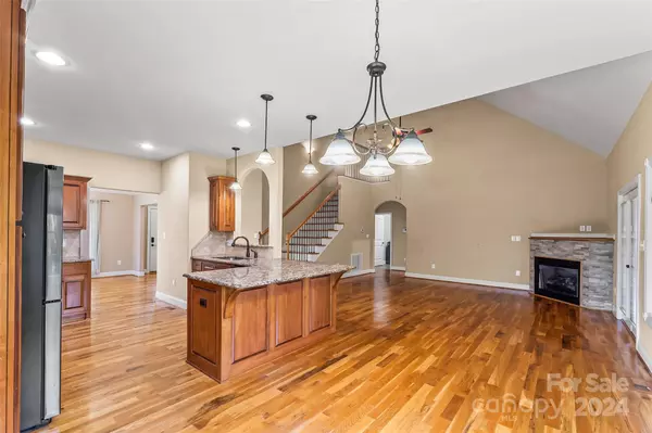 Newton, NC 28658,950 Oak Ridge Farms CIR