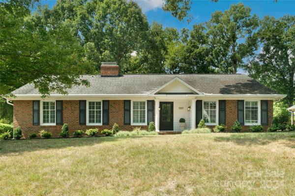 1307 Redcoat DR, Charlotte, NC 28211