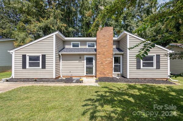 6001 Sunset Chase LN, Charlotte, NC 28212