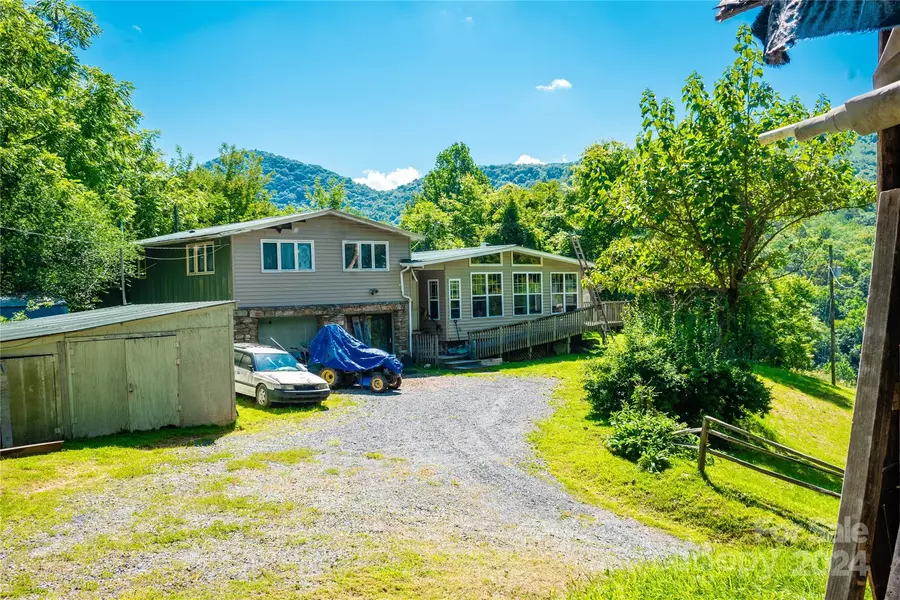 9486 Meadow Fork RD, Hot Springs, NC 28743