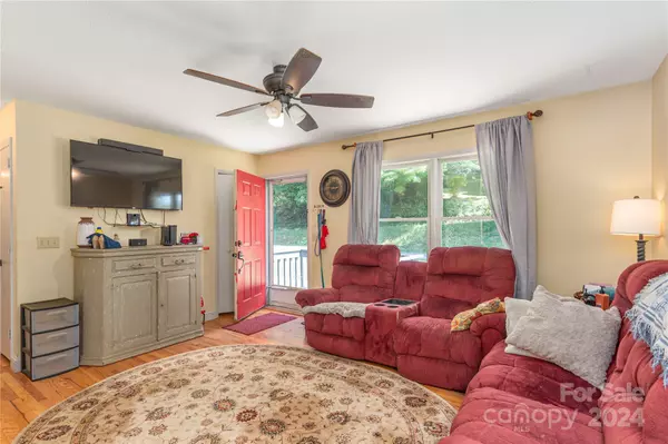 Waynesville, NC 28786,140 Oakdale RD