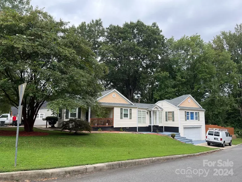 3329 Draper AVE, Charlotte, NC 28205