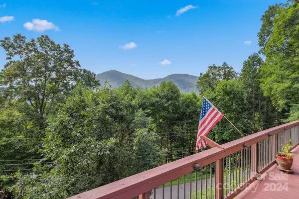 975 Country Club DR, Maggie Valley, NC 28751