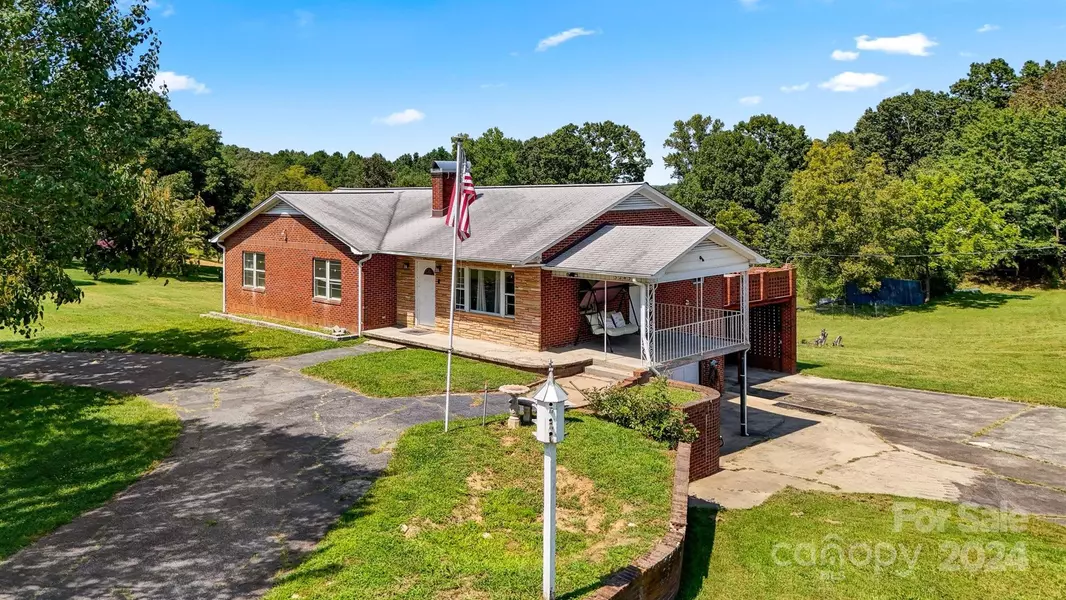 3245 Snow Creek RD NE, Hickory, NC 28601