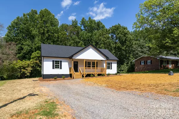 Yadkinville, NC 27055,3341 Brookfield LN