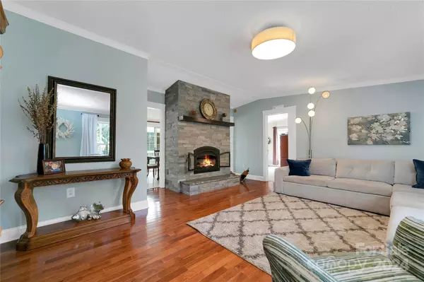 Asheville, NC 28806,9 Johns ST
