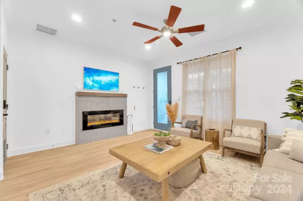 Charlotte, NC 28202,1023 Sycamore Green PL