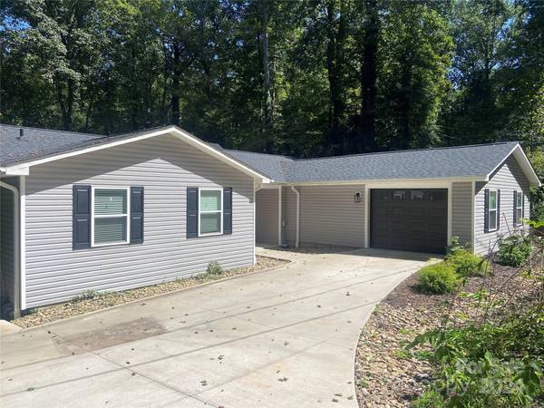 3517 Crestwood DR, Morganton, NC 28655