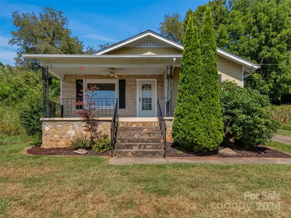 57 Nesbitt ST, Waynesville, NC 28786