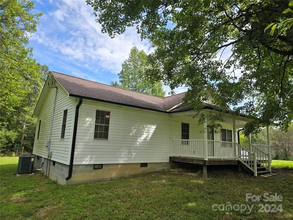 Yadkinville, NC 27055,239 Reavis RD