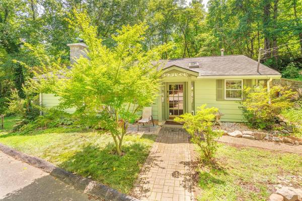 12 Rollingwood RD, Asheville, NC 28805