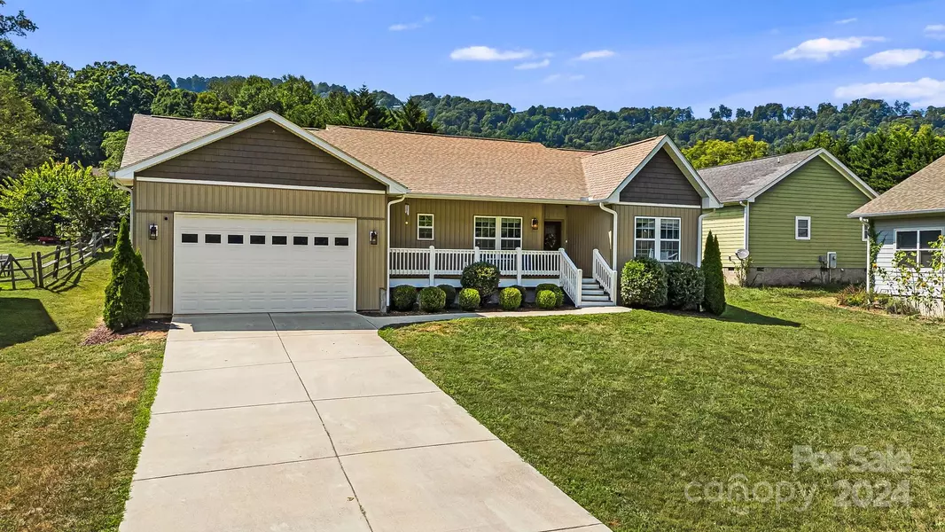 6 Bowling Green LN, Arden, NC 28704