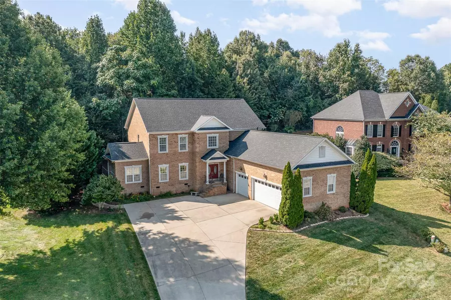 305 Chancelot LN, Fort Mill, SC 29708