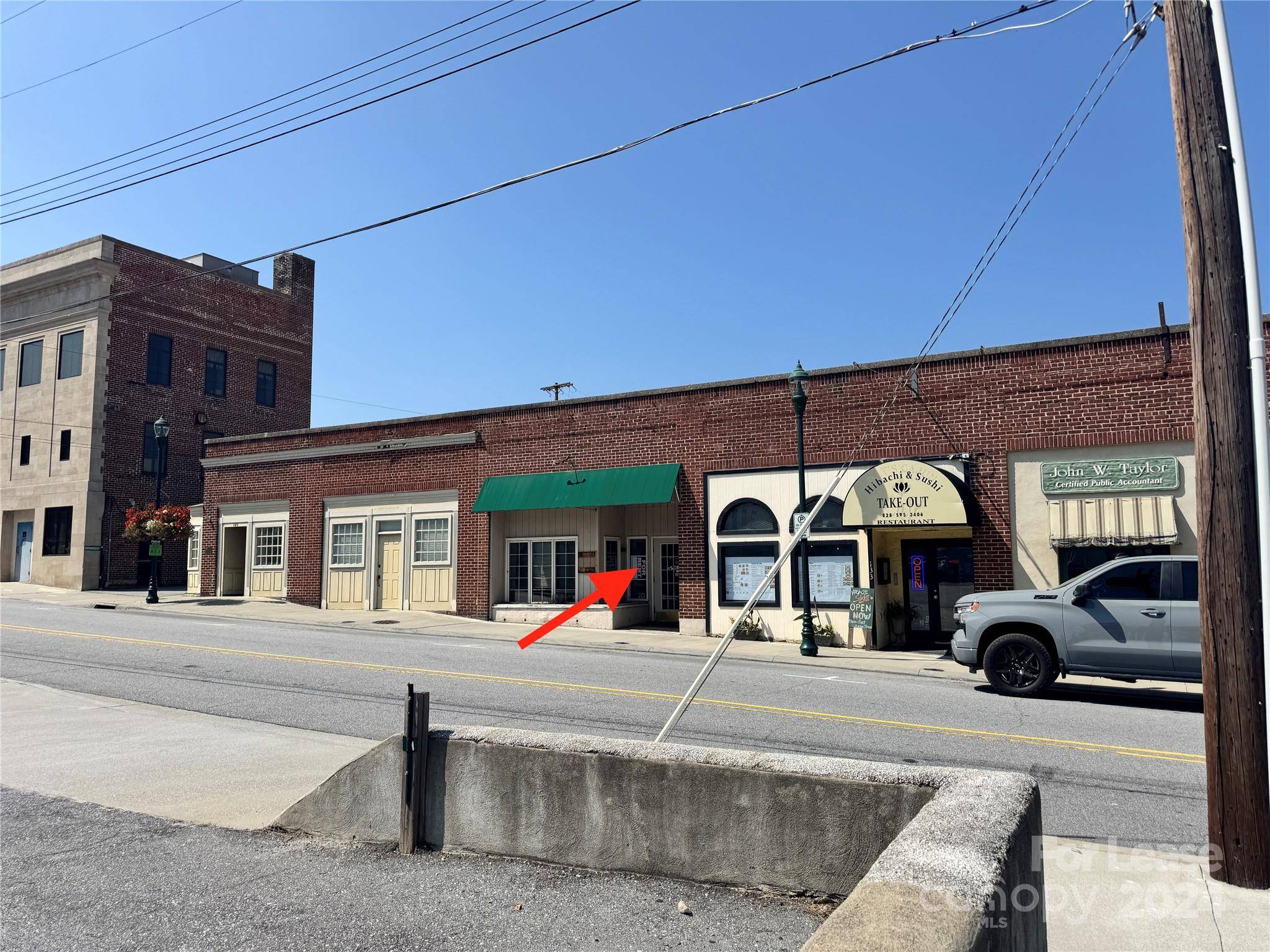 Hendersonville, NC 28792,131 4th AVE E