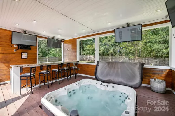 Charlotte, NC 28269,11819 Winter Pine LN