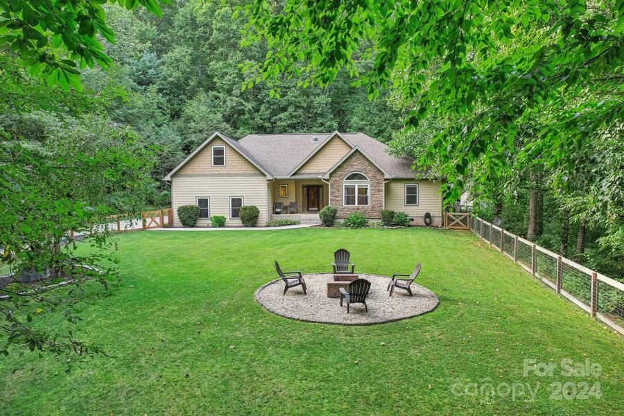 22 Aunt Belles CV, Waynesville, NC 28786