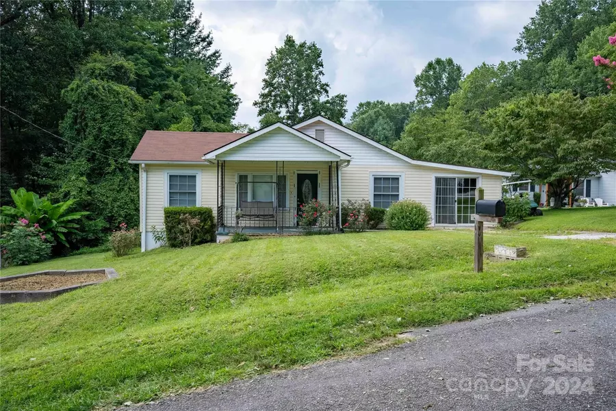 225 Norleon AVE, Hendersonville, NC 28791