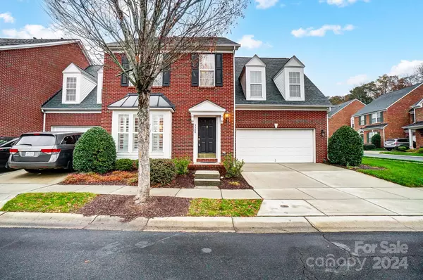 5300 Berkeley Pines LN, Charlotte, NC 28277