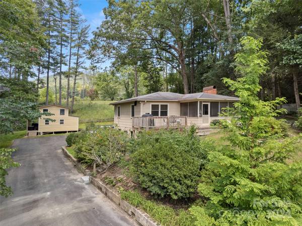 250 Mondamin RD, Zirconia, NC 28790