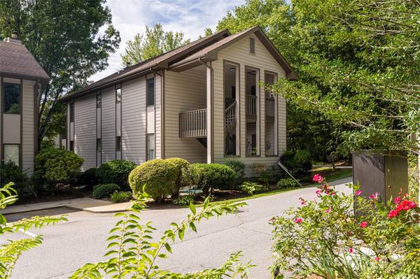 201 Racquet Club RD #6, Asheville, NC 28803