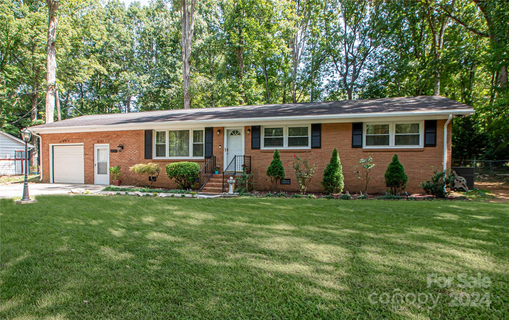 Matthews, NC 28104,6101 Caroline DR