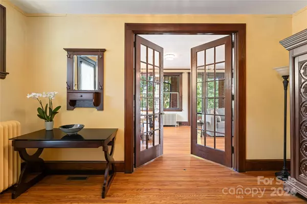 Asheville, NC 28803,56 Sherwood RD