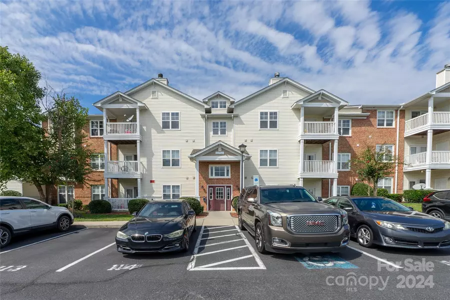 9811 Hyde Glen CT, Charlotte, NC 28262