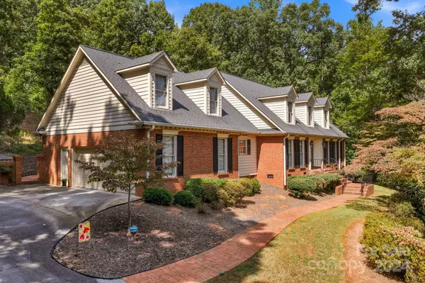 118 Cramer Mountain Woods RD, Cramerton, NC 28032