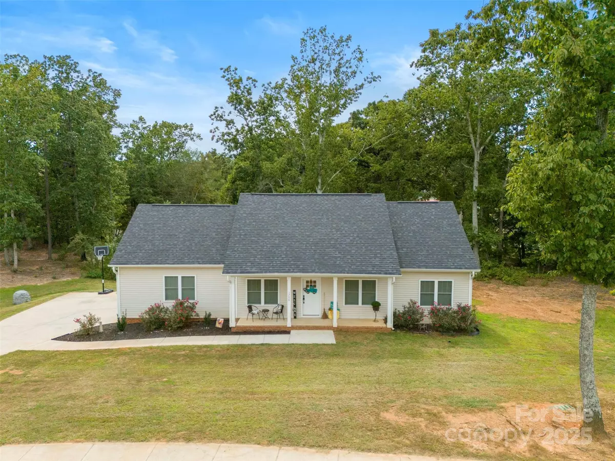 Maiden, NC 28650,1706 Ivey CT