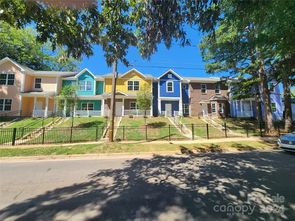 Charlotte, NC 28216,2117 Madrid ST