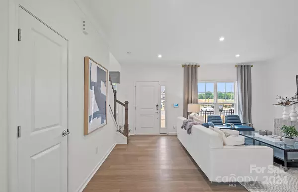 Charlotte, NC 28273,10029 Guardian DR E #264
