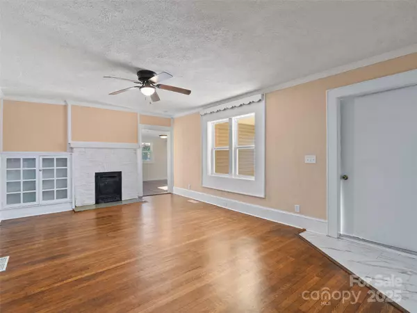 Waynesville, NC 28786,290 Killian ST