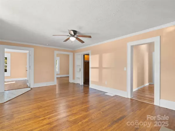 Waynesville, NC 28786,290 Killian ST