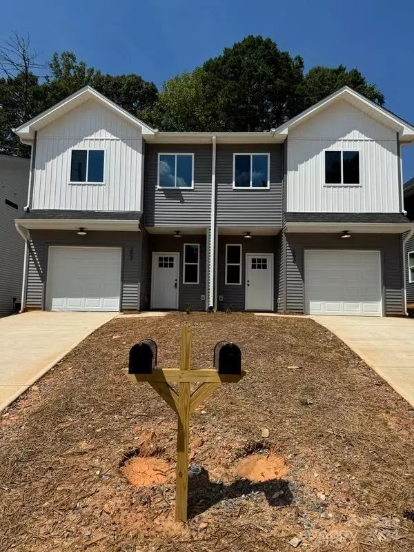 207/209 9th AVE SE, Hickory, NC 28602