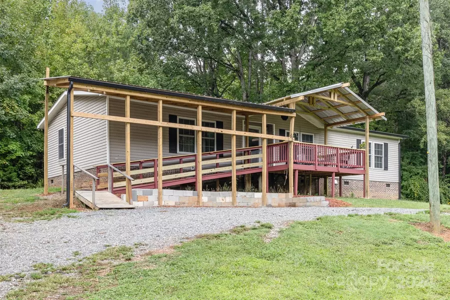 176 High Meadow LN, Mount Gilead, NC 27306