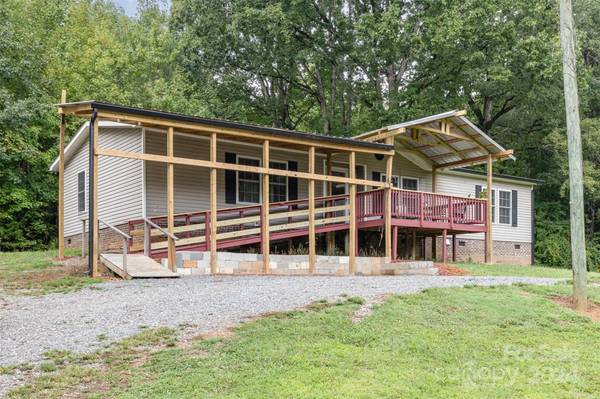 176 High Meadow LN, Mount Gilead, NC 27306