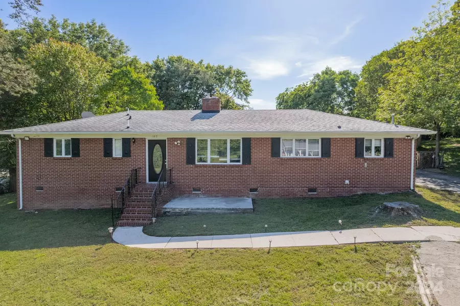 1202 Howard CIR, Charlotte, NC 28214