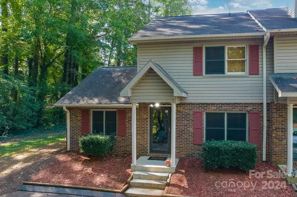 1487 20th AVE NE, Hickory, NC 28601